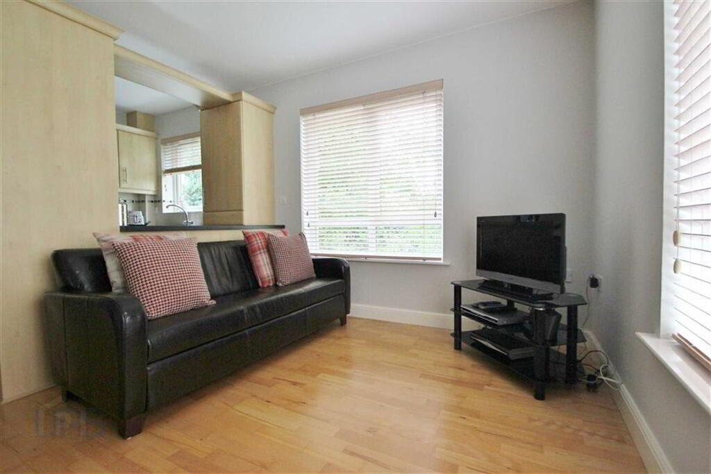 Downview Manor, 19 Downview Avenue 4 of 11