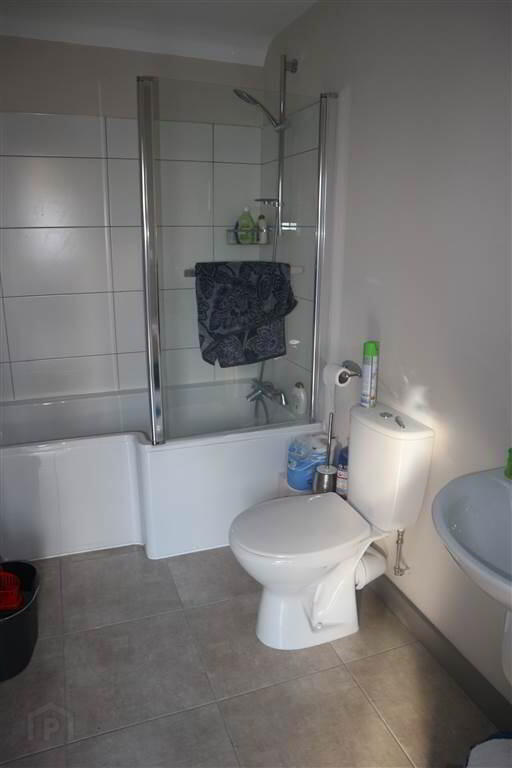 9b Hillview Avenue 7 of 8
