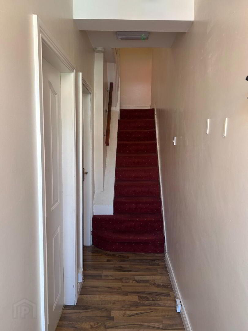 40 St Albans Gardens 2 of 13
