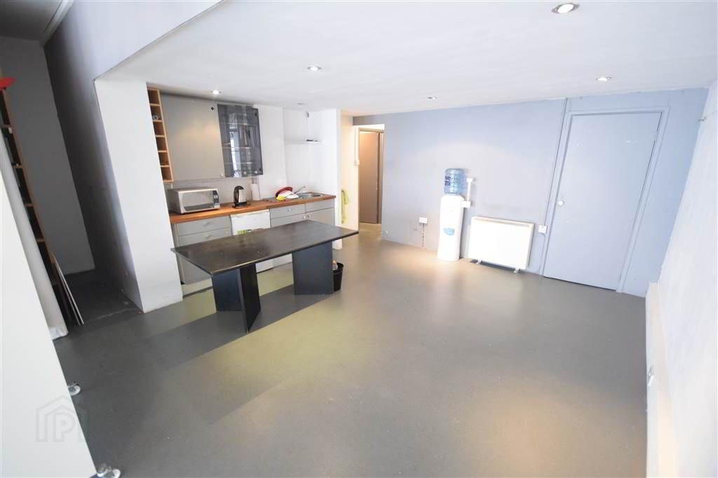 11 Dufferin Court 4 of 7