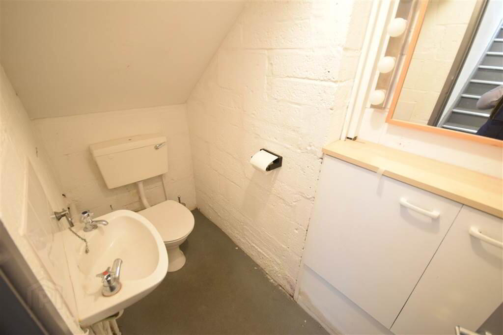 11 Dufferin Court 6 of 7