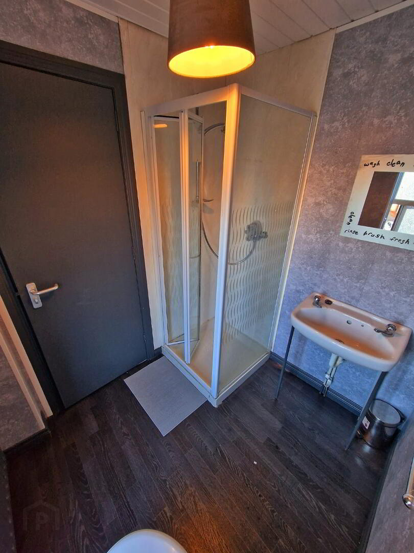 Room 5, 55 Cromwell Road 13 of 22