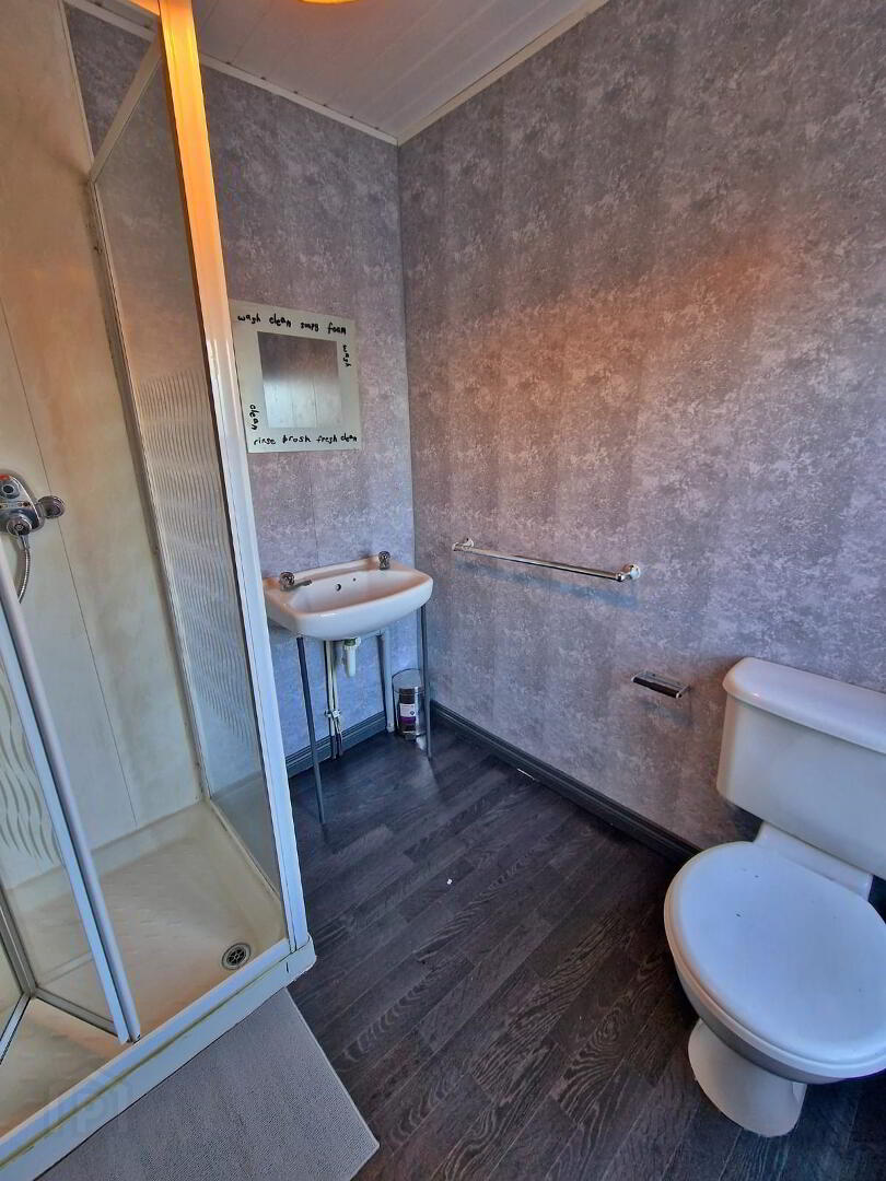Room 5, 55 Cromwell Road 15 of 22