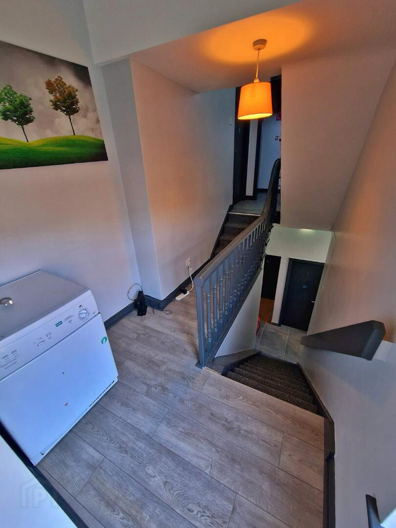 Room 5, 55 Cromwell Road 16 of 22