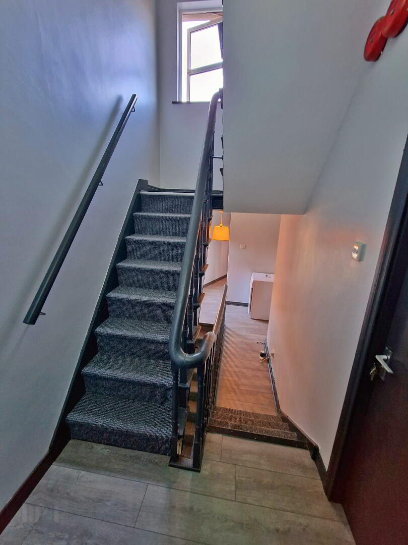 Room 5, 55 Cromwell Road 17 of 22