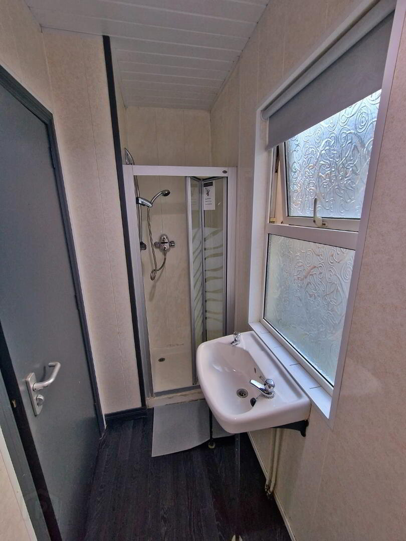Room 5, 55 Cromwell Road 18 of 22