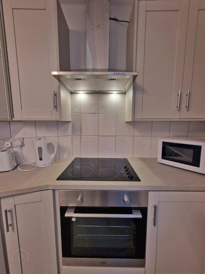 Room 5, 55 Cromwell Road 10 of 22