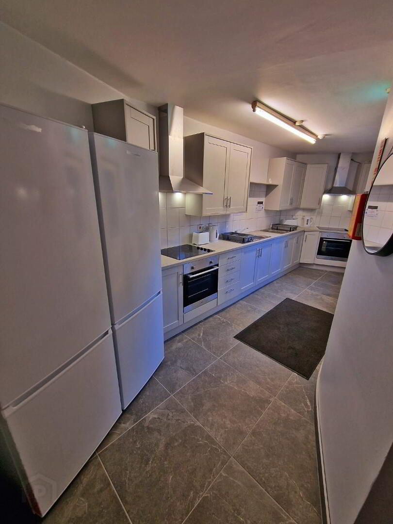 Room 5, 55 Cromwell Road 11 of 22