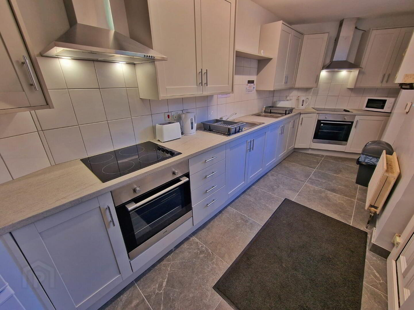 Room 5, 55 Cromwell Road 12 of 22