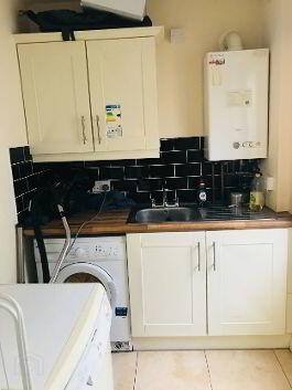Room 5, 1 Sandymount Street 3 of 5