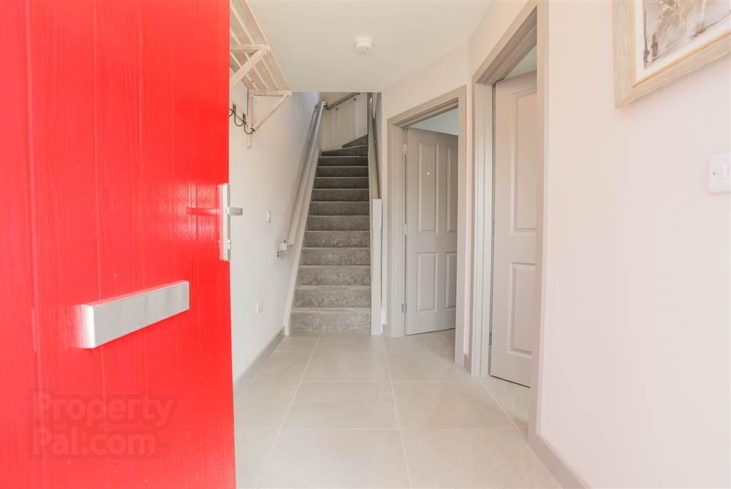 Apt 7, Hillview Avenue 3 of 17