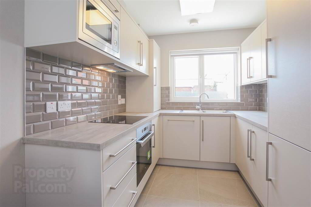 Apt 7, Hillview Avenue 5 of 17