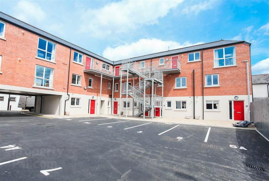 Apt 7, Hillview Avenue 1 of 17