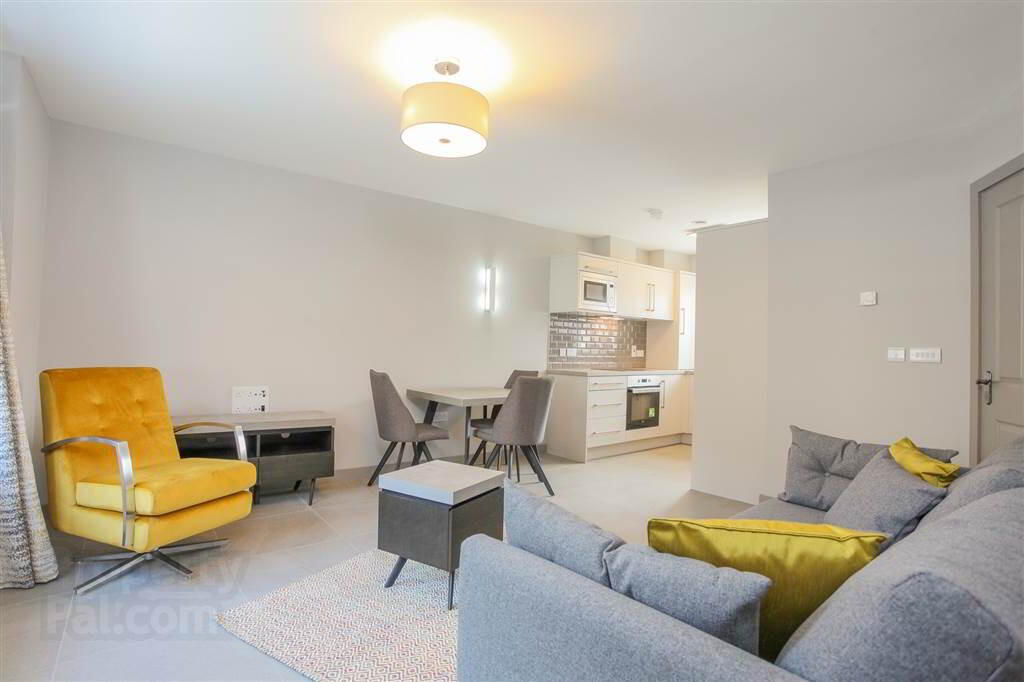 Apt 7, Hillview Avenue 9 of 17