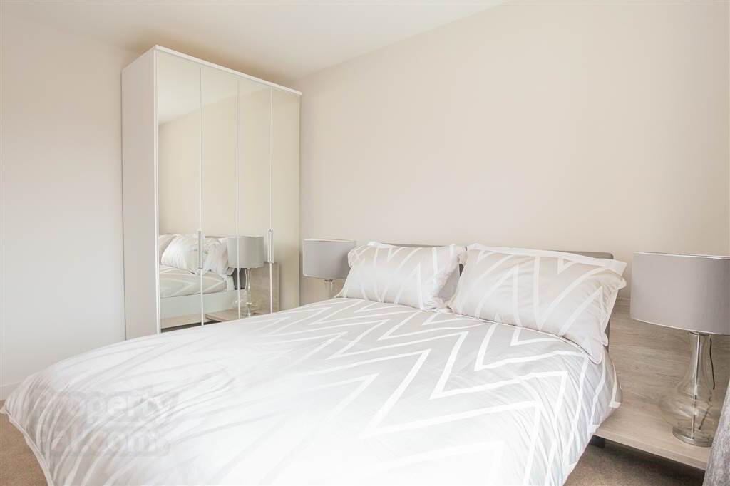 Apt 7, Hillview Avenue 15 of 17