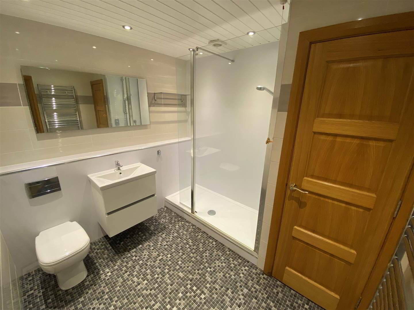 Apt13, Lyndhurst Court 9 of 11