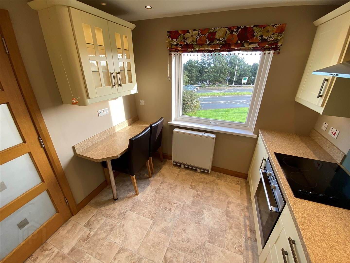 Apt13, Lyndhurst Court 5 of 11
