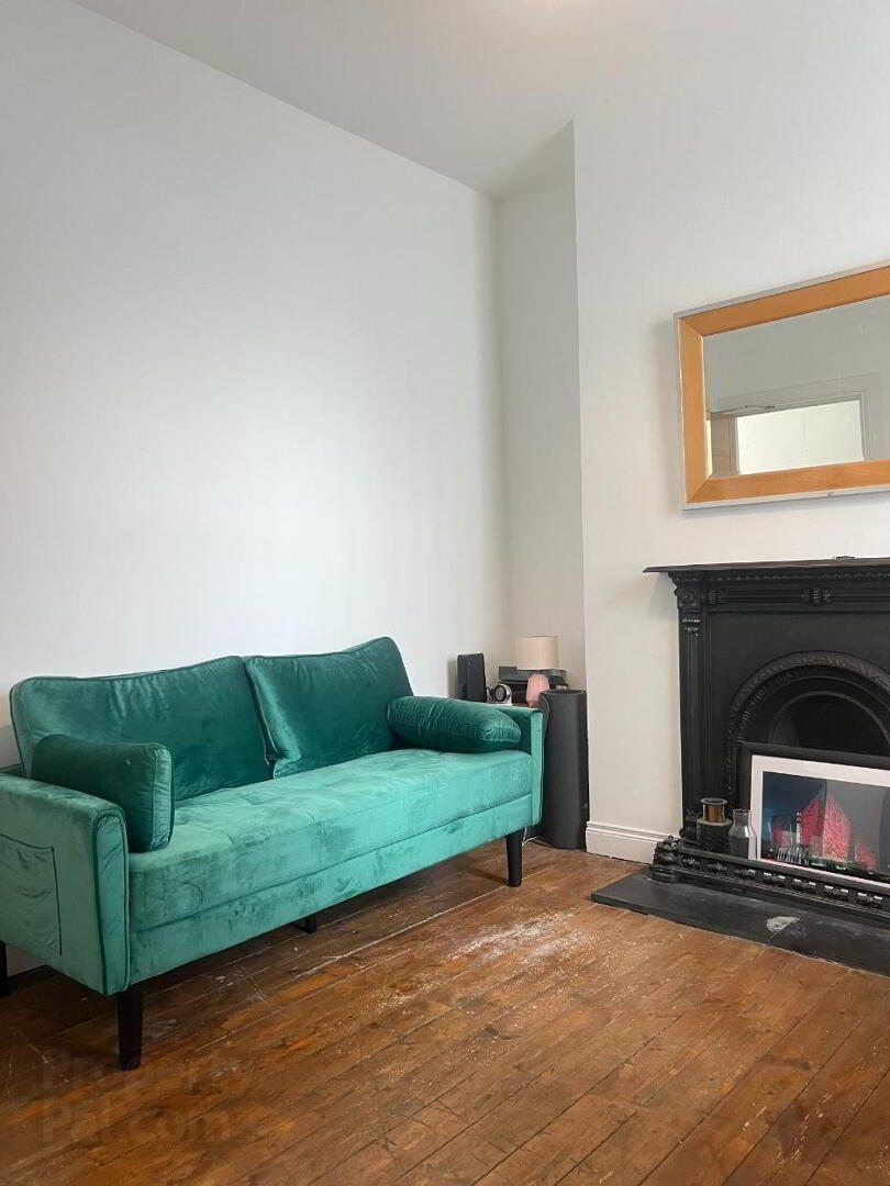 Room 3, Candahar Street 6 of 8