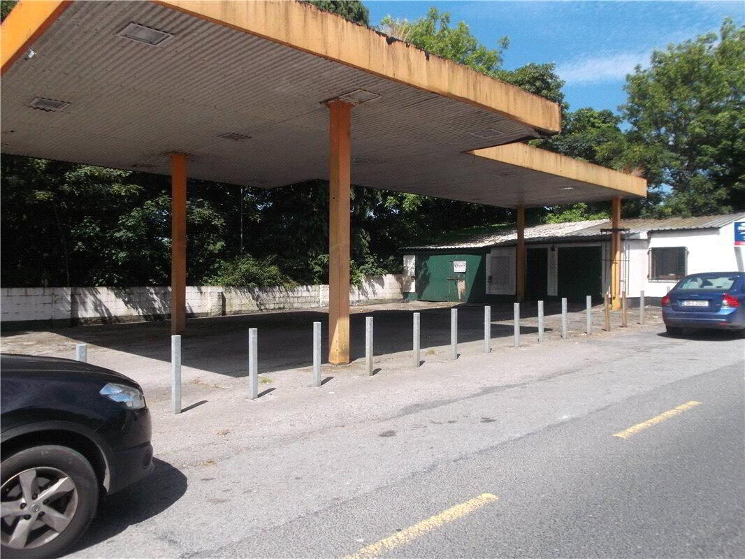 Garage & Forecourt 2 of 3