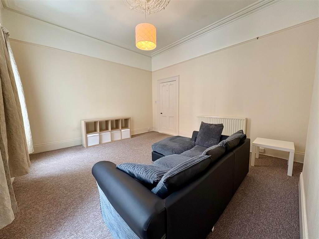 Flat 2, 1 Castlereagh Place 3 of 8