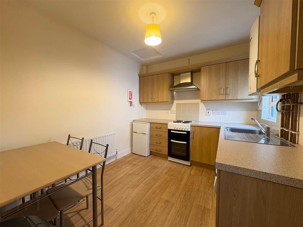 Flat 2, 1 Castlereagh Place 4 of 8