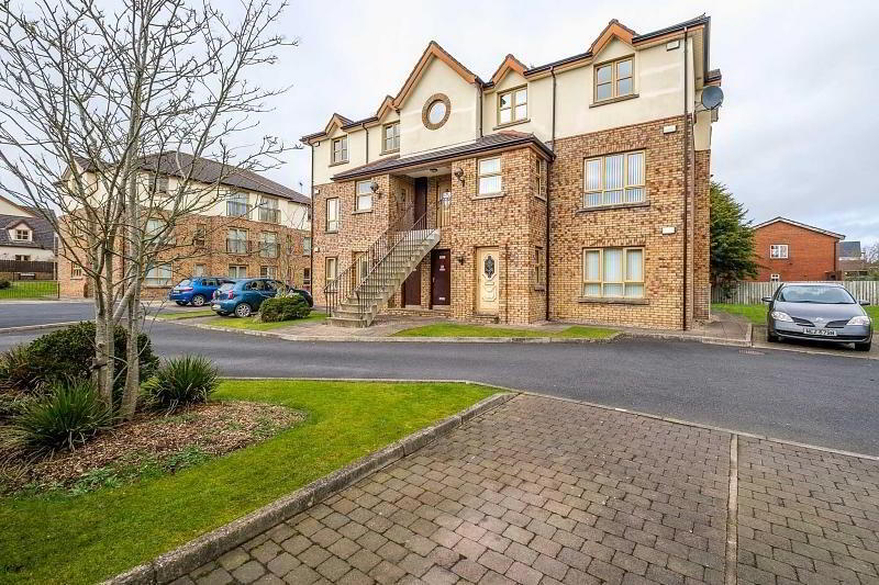 35 Woodrow Gardens 1 of 10