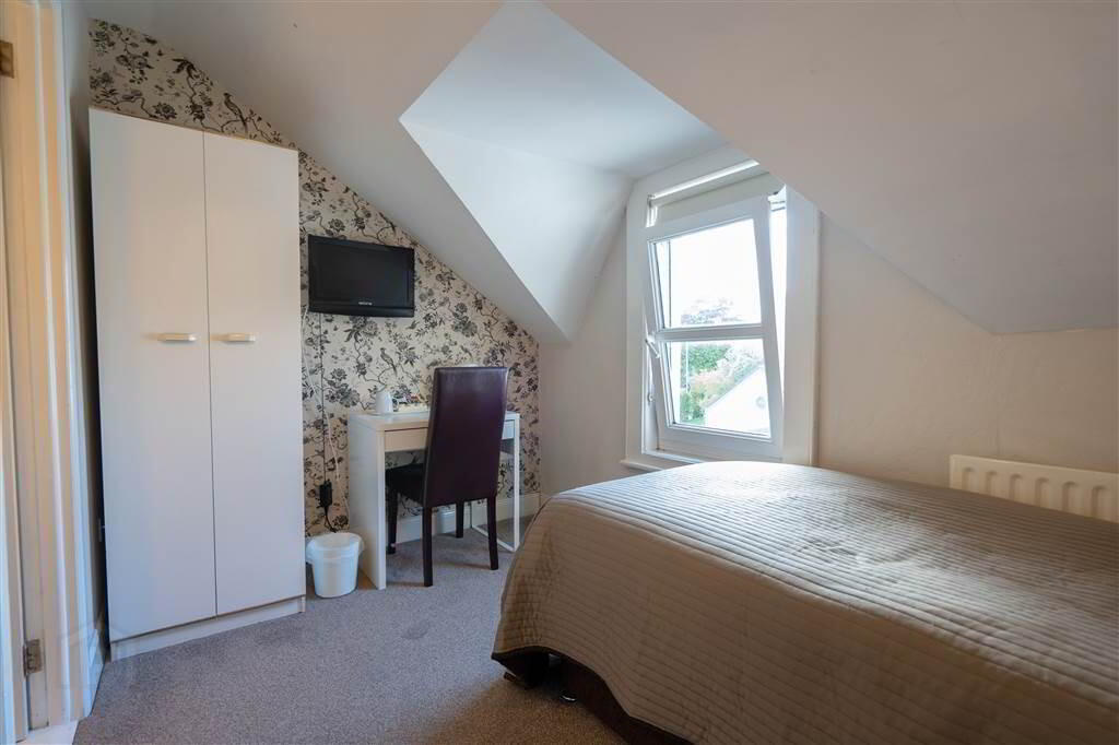Ennislare House, 7 Princetown Road 24 of 47