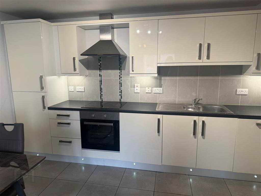Apt 30 2c, Summerhill Avenue 6 of 9