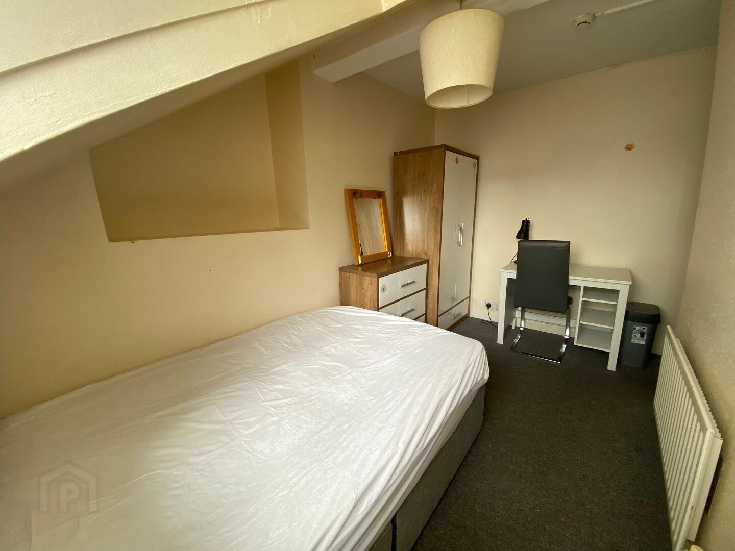 Camden Street, Room 6 7 of 17