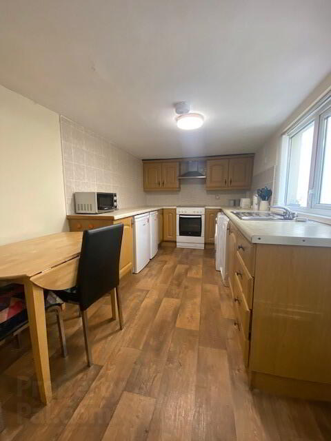 **student Property***, 54 Argyle Street