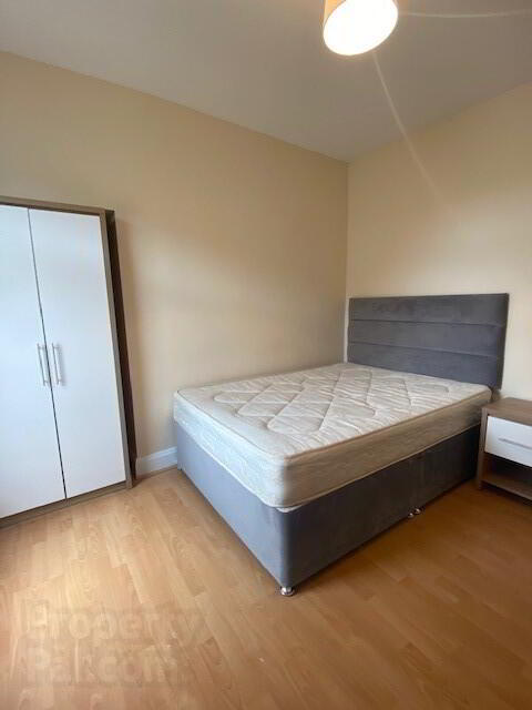 **student Property***, 54 Argyle Street 5 of 7
