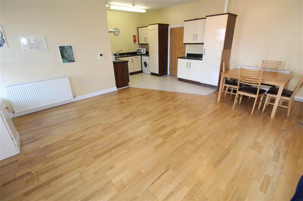Apt 6 2, Annesley Street 4 of 9