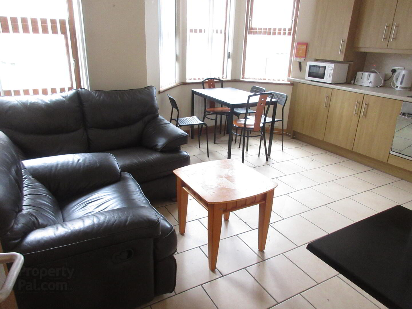 Great 3 Bedroom Apartment, 2a Carmel Street