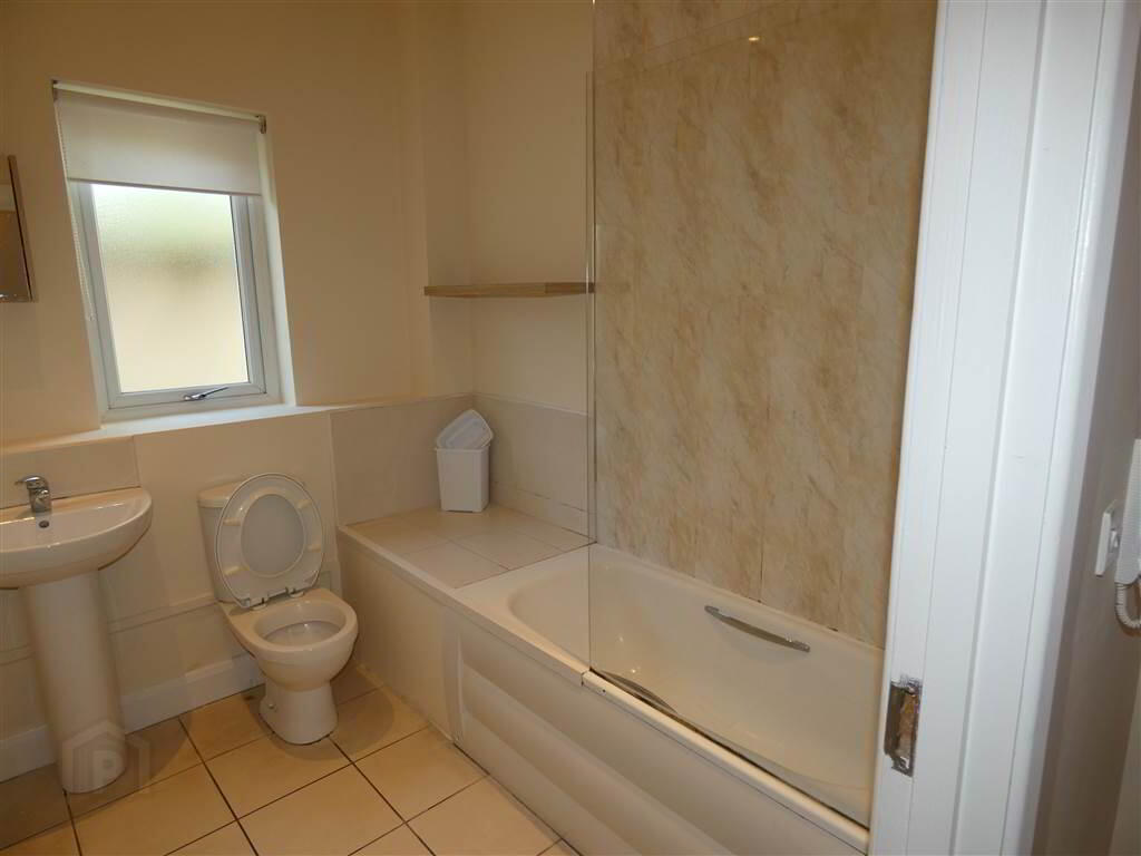 Apt 5 367, Beersbridge Road 5 of 6