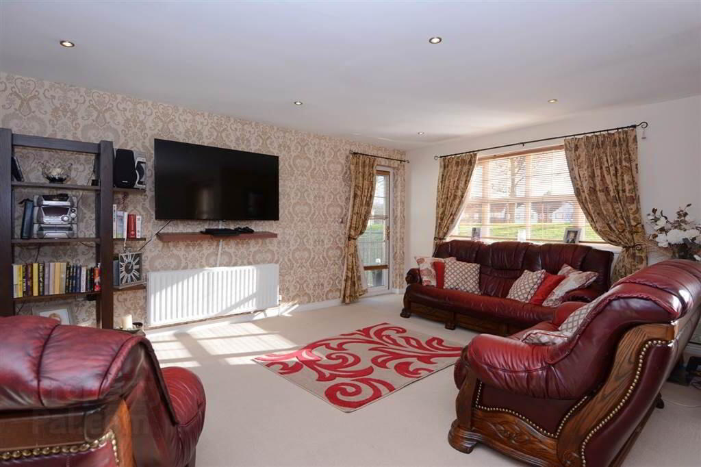 Apt 7 Elm House, 2 Beech Heights 6 of 13