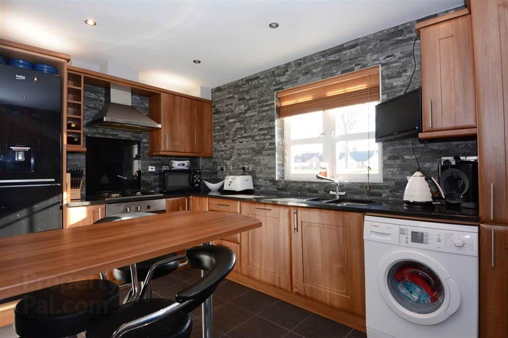 Apt 7 Elm House, 2 Beech Heights 4 of 13