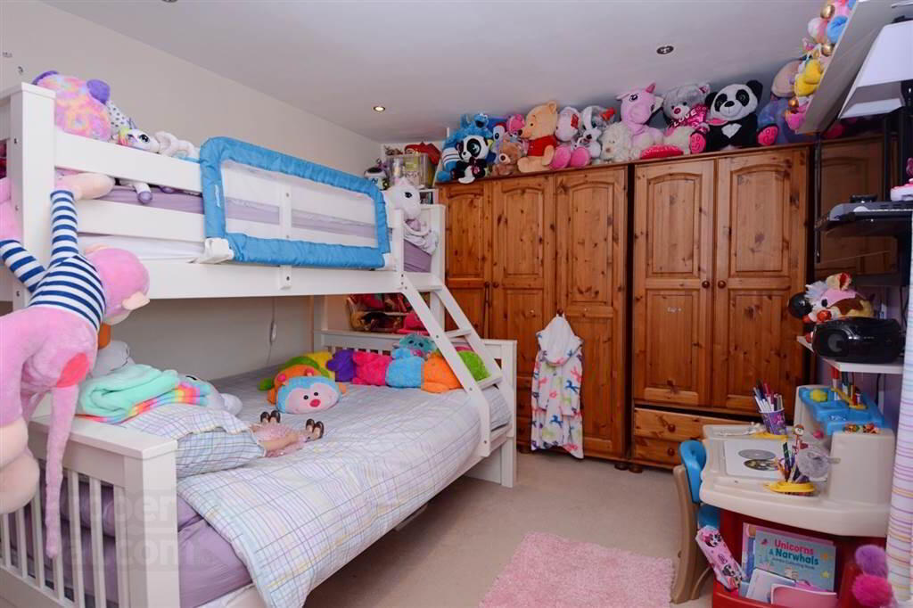 Apt 7 Elm House, 2 Beech Heights 12 of 13
