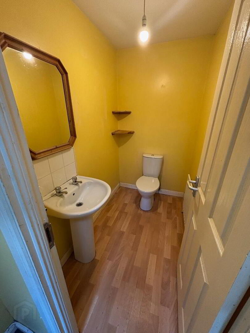 Great Location, 122b Fitzroy Avenue 10 of 23