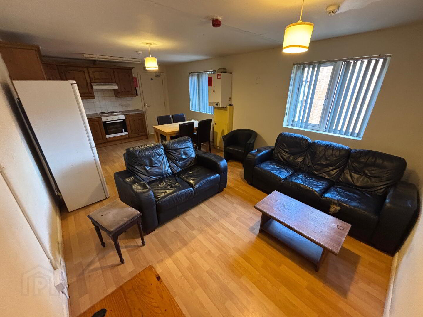 Great Location, 122b Fitzroy Avenue 3 of 23
