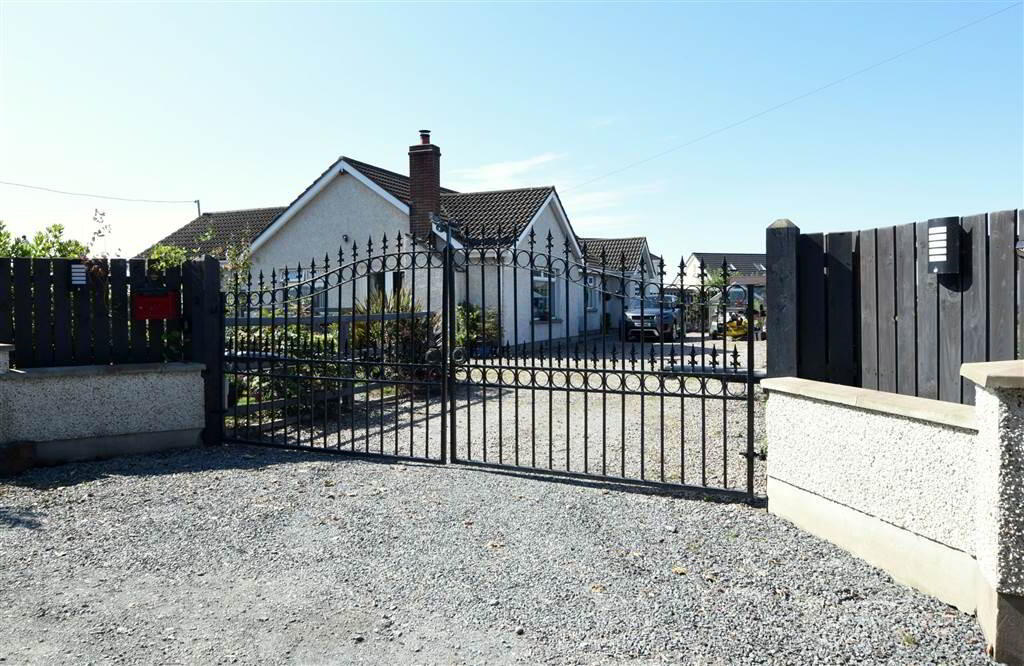 Detached With Stables, 8 Ballyrawer Avenue