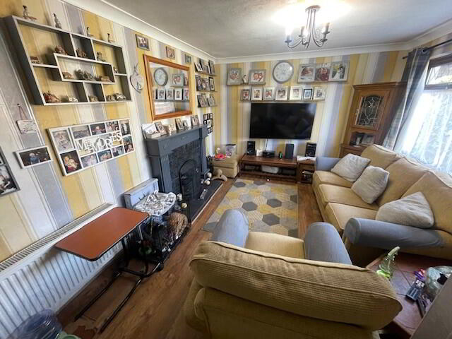 5 Dunclug Gardens 2 of 11