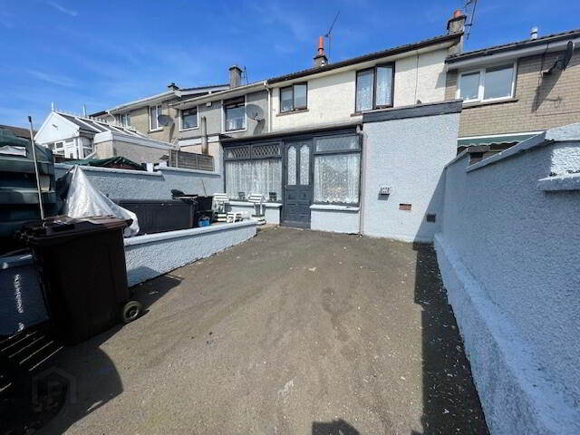 5 Dunclug Gardens 11 of 11