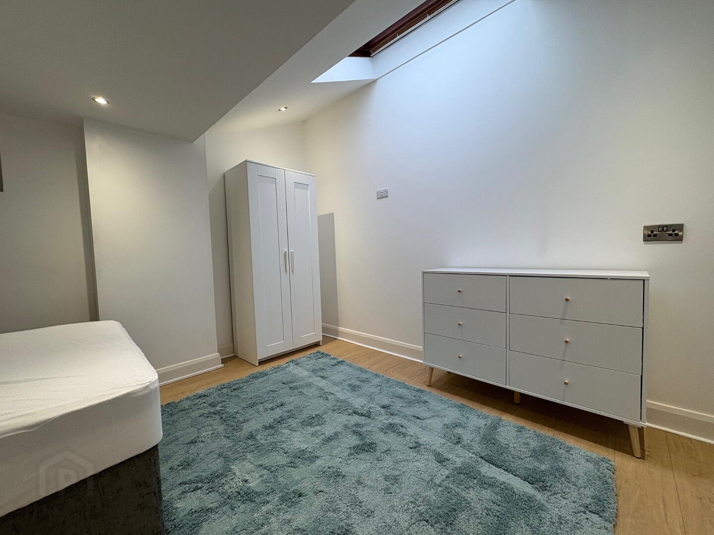 Apt 1 43 Cromwell Road 5 of 14