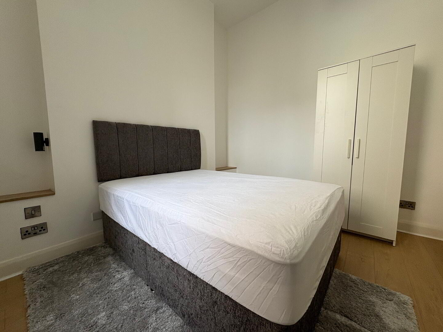 Apt 1 43 Cromwell Road 6 of 14