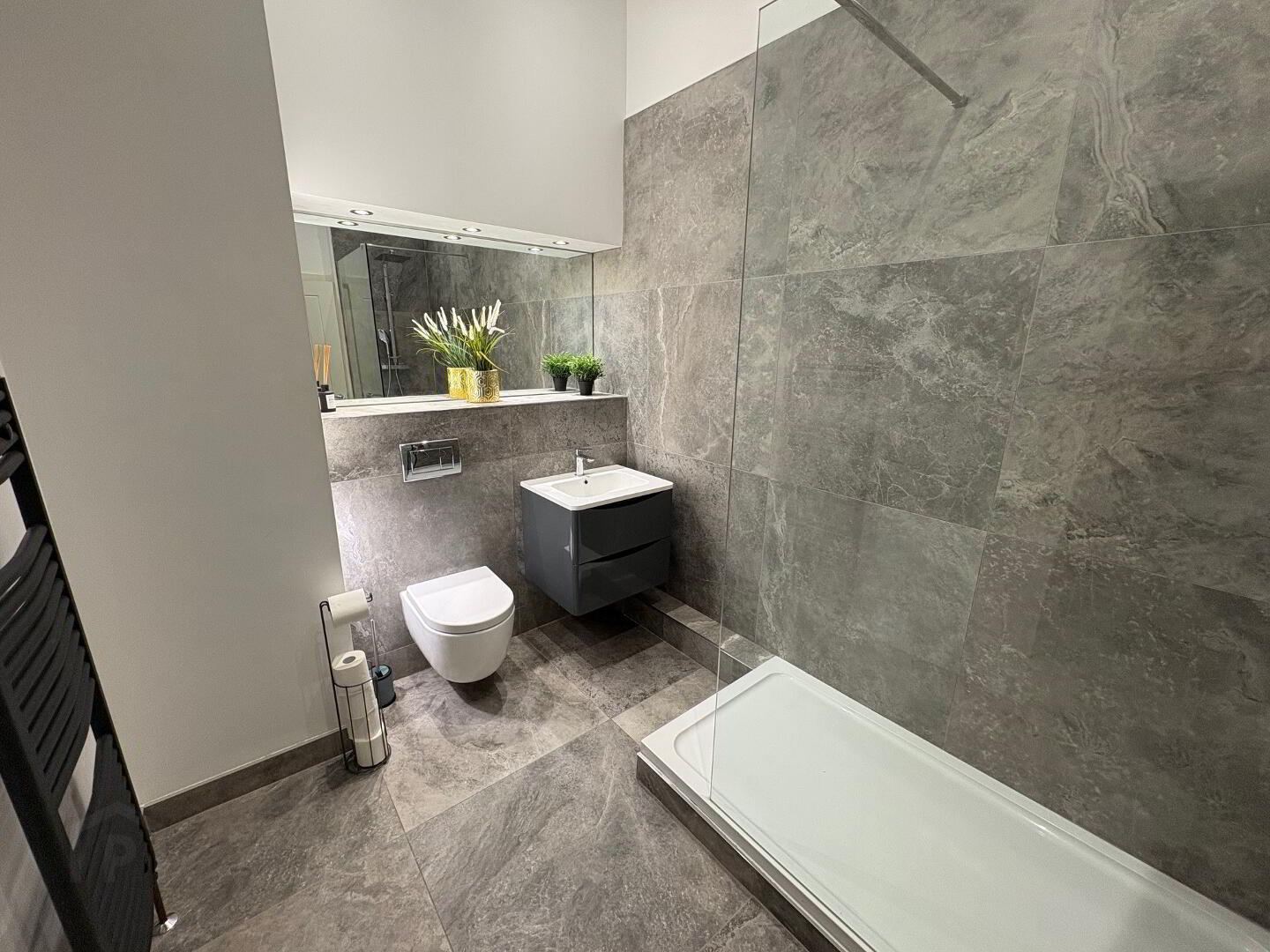 Apt 1 43 Cromwell Road 8 of 14