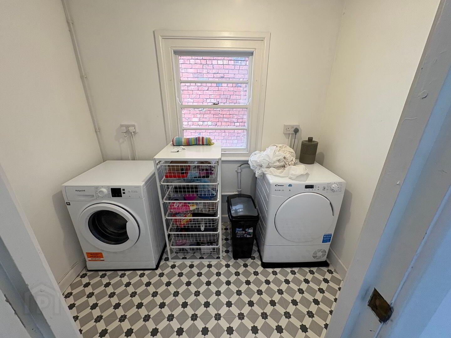 Apt 1 43 Cromwell Road 10 of 14