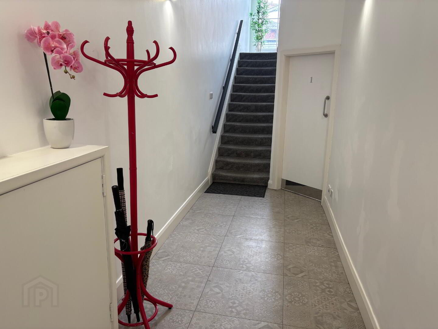 Apt 1 43 Cromwell Road 11 of 14