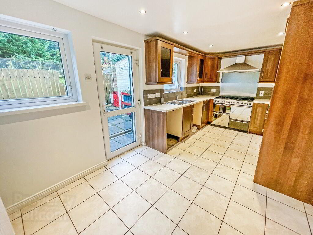 26 Hillview Avenue 4 of 12