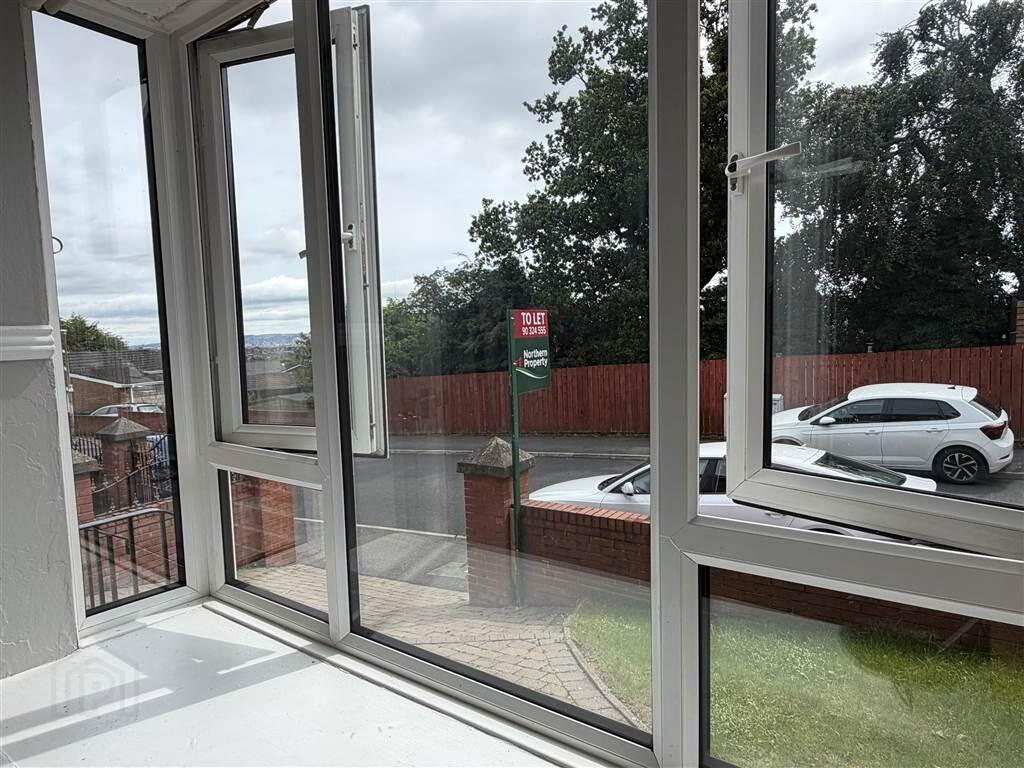 8 Merrion Park 2 of 11