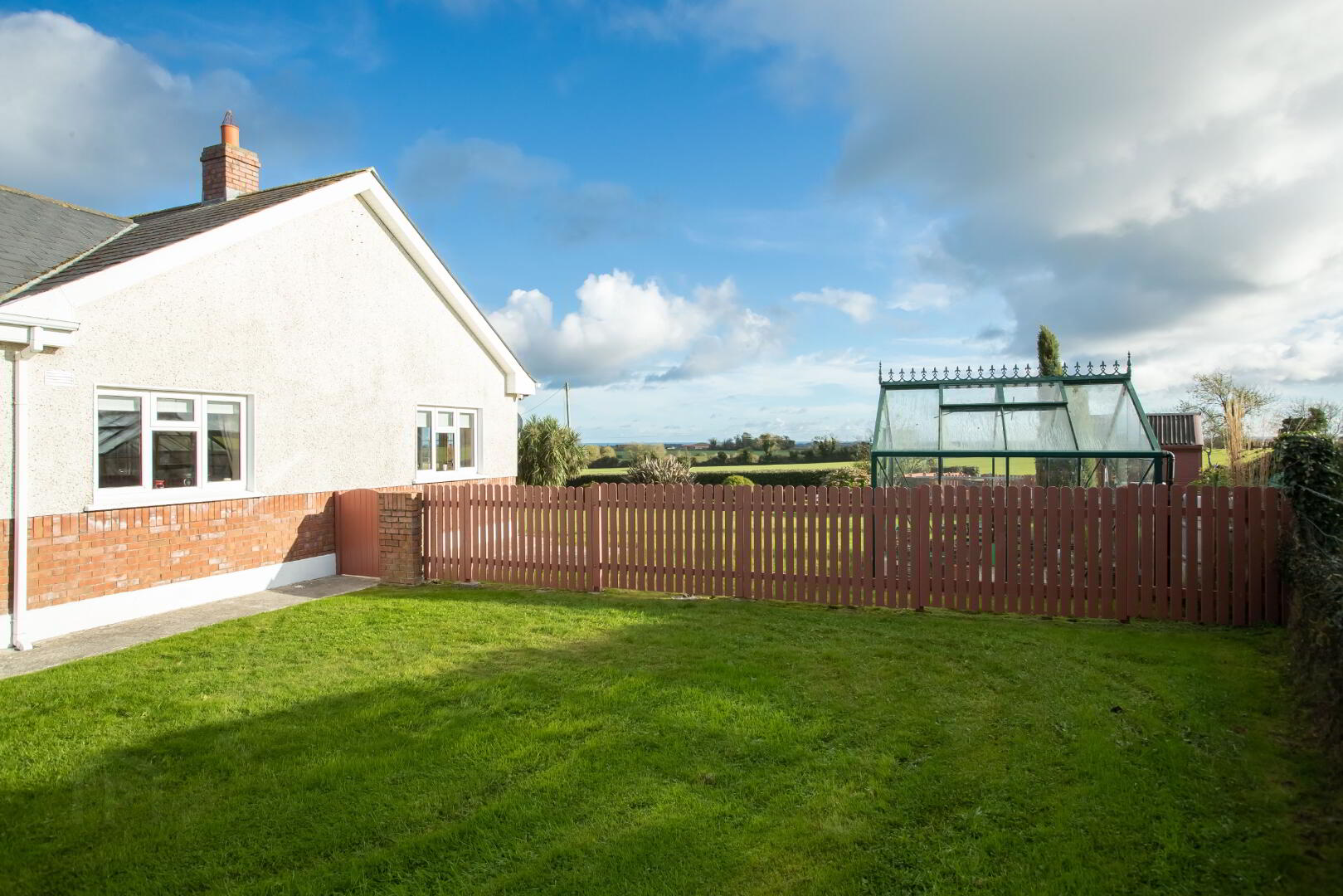 Oak Lodge, Carntown